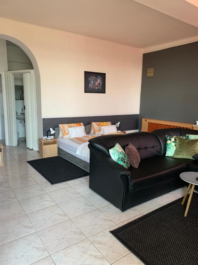 Appartement Arthaus Roenoek à Ronok Extérieur photo